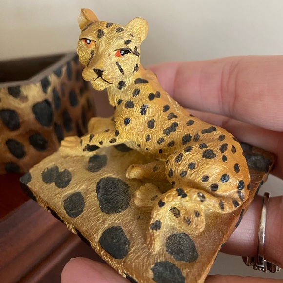 Cheetah Cat Figural Trinket Box Resin 3.5" Nature Animal Lidded Square Textured - Picture 8 of 9